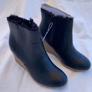 Old Navy Ankle boots with fur trim